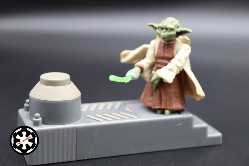 Yoda Spinning Attack Star Wars Revenge Of The Sith Collection 2005
